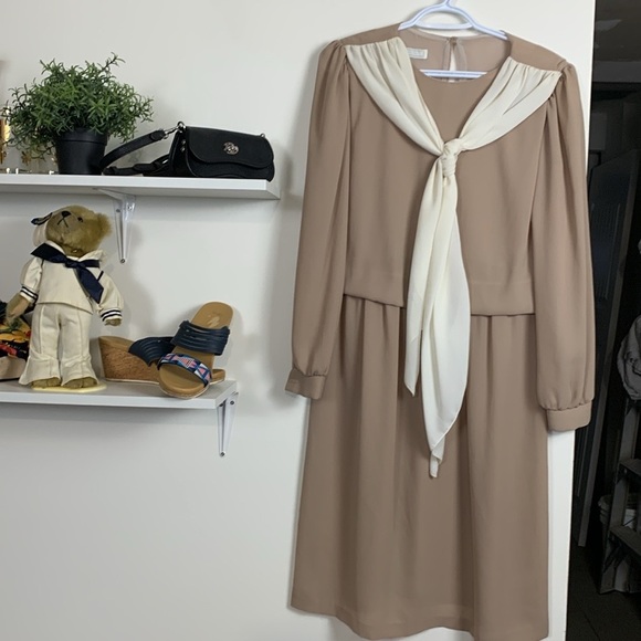Eaton Vintage Dress, lightweight, tan & white - Picture 5 of 7
